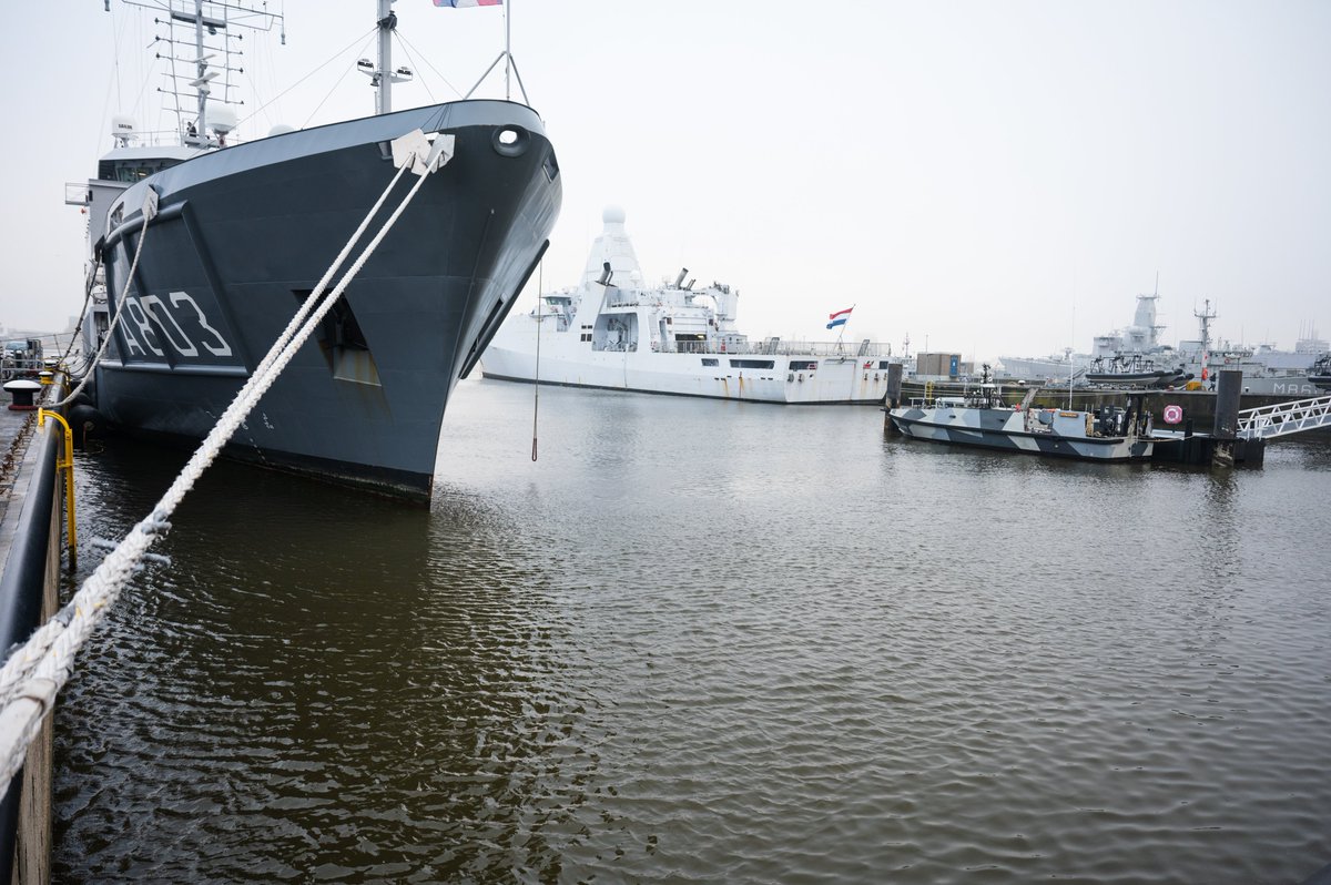 kon_marine's tweet photo. ⚓De Expeditionary Survey Boat kan aan het werk. Vandaag droeg @Defensie_DMO dit nieuwe mini-hydrografische opnamevaartuig over aan de marine. Voorzien van moderne en geavanceerde hydrografische, navigatie- en communicatiesystemen: https://t.co/aC7Q4zDT60

#koninklijkemarine #DMO https://t.co/qpSwtaLJi4