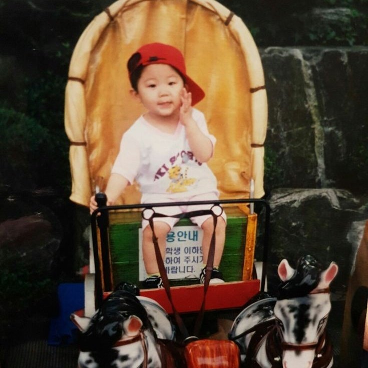 yoongymn's tweet photo. kaya kong gumawa ng marami essays explaining why you deserve the whole world :( my love, my life saver, thank you for saving me! i love you my little producer 🤍🙁

#우지_생일축하하는_클리셰발동_삥
#OurRubyWOOZIday @pledis_17 https://t.co/bp734L38Wo