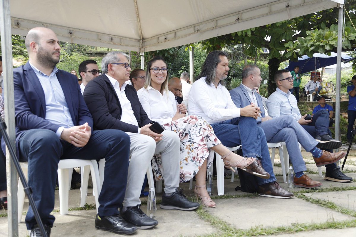 ➡️Con innovación abierta e ideas basadas en tecnología,buscamos solución a 11 retos de ciudad
➡️Trabajamos de la mano con el ecosistema de innovación que presentó 109 ideas innovadoras
➡️Asignamos más $600 millones para la implementación de las ideas ganadoras
#SeguimosCumpliendo