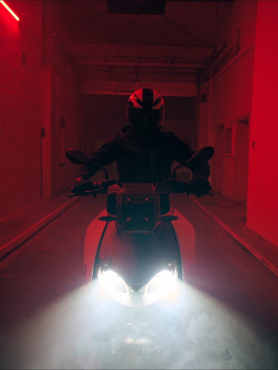 BMWMotorrad's tweet image. Let’s rethink the mobility of tomorrow and shape the future! 💡 In the first episode of #TheFutureShack we talked about seamlessness and redesigning urban environments with our #BMWCE04 and the #VisionAMBY.

▶️ Join our conversation here: youtu.be/oio8YElQwXo

#MakeLifeARide