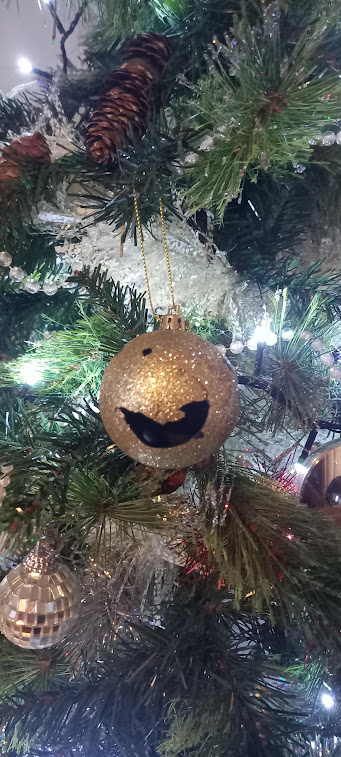 Greyhounds_PZ's tweet photo. Both had a little weep putting Izzys *homemade* decoration on the Tree ! #missizzy https://t.co/dfjzcdOTYZ