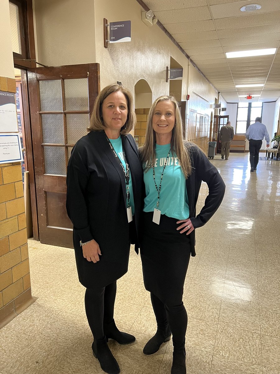 McGinnisSJSD's tweet photo. Itβs a pop up jeans π day @StJosephSchools to support @UnitedWayStJoe! #Caringiscool #twinning https://t.co/1g0xGgmbSn
