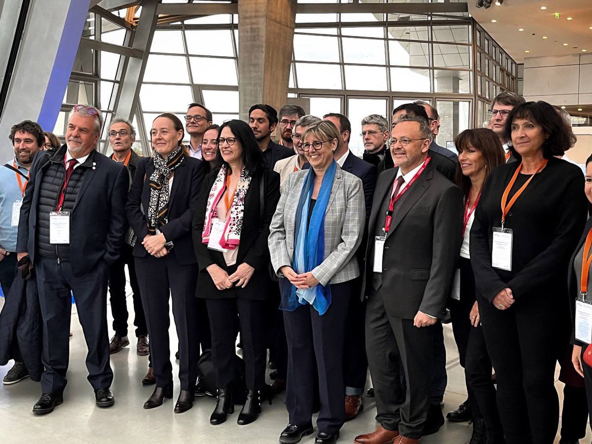 Pour une médecine plus préventive et prédictive, nous annonçons : 

👉🏼  Une ↗️ de 48M€ du budget formation aux usages du numérique en santé. 
👉🏼  Le lancement du PEPR « Santé numérique ». 
👉🏼  Les lauréats de 2 appels à projets pour accélérer le déploiement de ces innovations