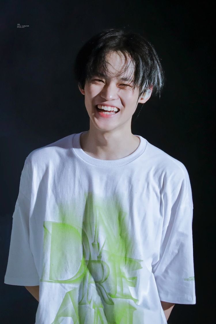 chenlesimp22's tweet photo. happy birthday to the loml chenle🤍 https://t.co/5dTOl8bhMv