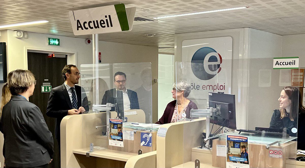 Nmoreau44's tweet photo. Visite du député @T_Cazenave au sein de l’agence de @poleemploi_NA Bordeaux Nord.    
Métiers en tension, chômage de longue durée, emploi des jeunes et des seniors : Au cœur des échanges avec les conseillers. https://t.co/XXt3bsHaOz