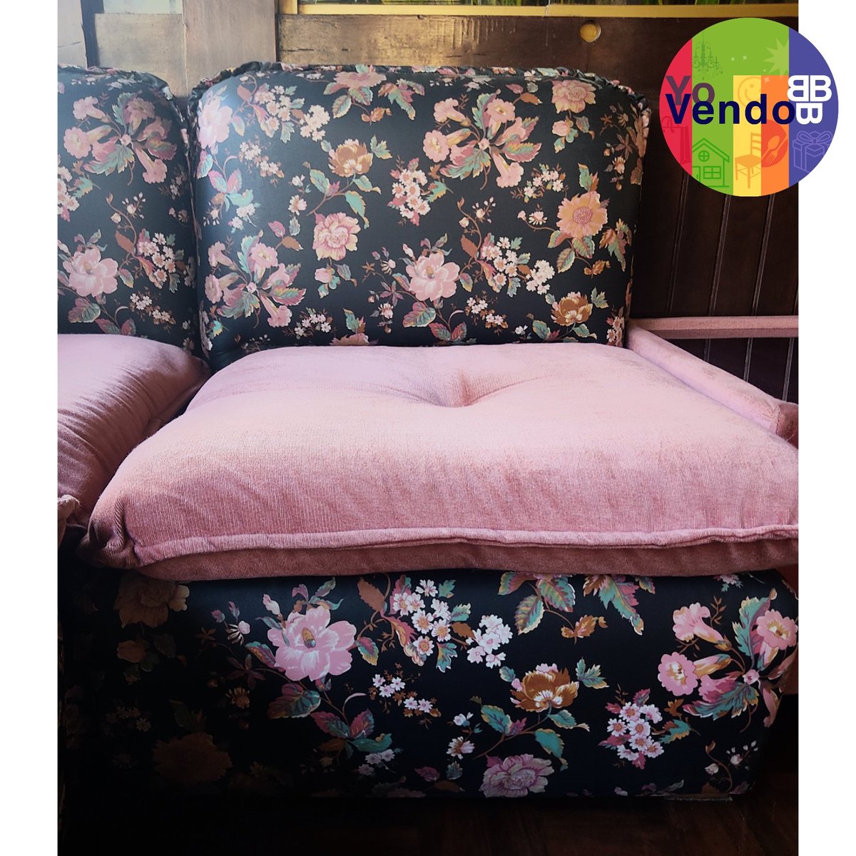 YoVendoBBB's tweet image. Vendo #SofaModular de 5 puestos, mas 01 un puf, mas 01 mesa de centro con tope de vidrio, usado, #cojineria en muy buen estado, tal vez requiera #tapiceria. Excelente para #apartamentos, #casas, #restaurantes y #hoteles.

Precio: $100, acepto Zelle, $ efectivo, bolívares BCV