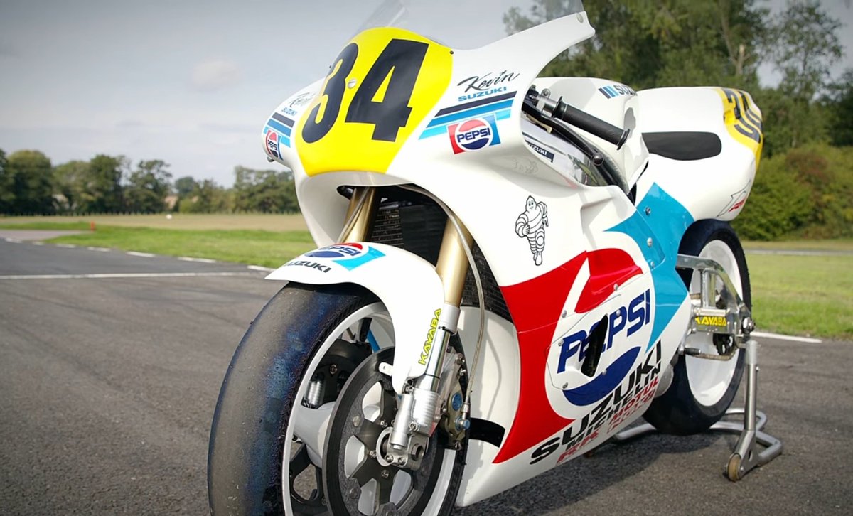 #2TQuotes 

About <a href="/KevinSchwantz/">Kevin Schwantz</a> 

"Kevin raced with a road [gear] shift pattern not a race shift pattern... which is quite odd for a GP racer"

youtu.be/3veIoZ9TvJU

<a href="/PetrolRevolt/">PetrolRevolt</a>