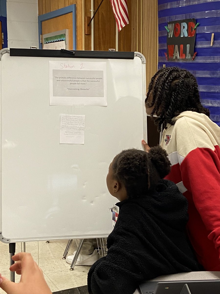 HebertSunshine's tweet photo. Some Gallery Walk action. They enjoy this. https://t.co/zYLUm290sA
