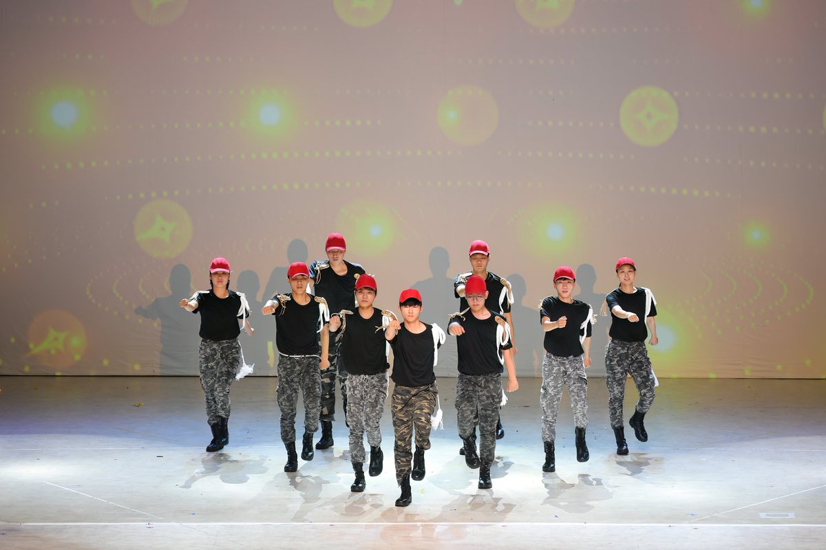 トルナラ芸術団の公演軍舞です。/돌나라
みんながぴったり揃ったキレのある動きで、歓声と拍手が沸き起こったそうです/MBC PD手帳とJTBCニュースに対するトルナラの立場表明/돌나라

神になりなさい
youtu.be/GYgcYJLLScM

#芸術 #公演 #軍舞 #돌나라 #pd수첩 #jtbc뉴스룸 #トルナラ