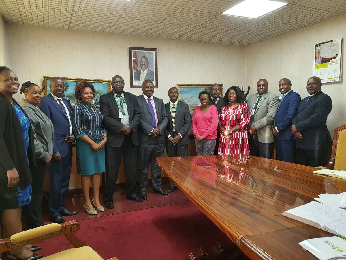 NSSF_ke's tweet photo. Today, the outgoing NSSF CEO Dr. Anthony Omerikwa at the NSSF Head Office in Nairobi with the Acting CEO Mr. David Ndolo Mwangangi, and a section of NSSF senior management. #ChangeofGuardatNSSF https://t.co/IRJYoUMumi