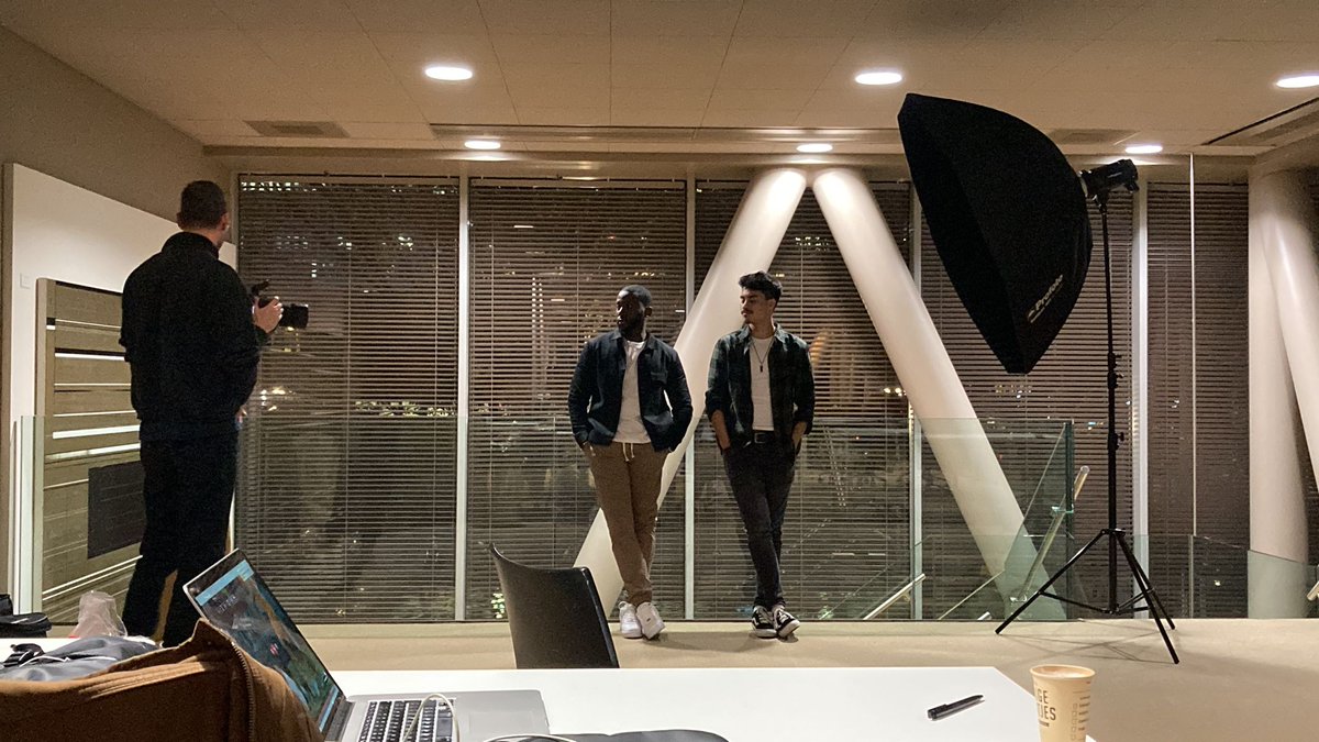 Vandaag fotoshoot met onze (oud) studenten voor de campagne voor onze toekomstige studenten <a href="/RdamAcademy/">Rotterdam Academy</a> <a href="/hsrotterdam/">Hogeschool Rotterdam</a>