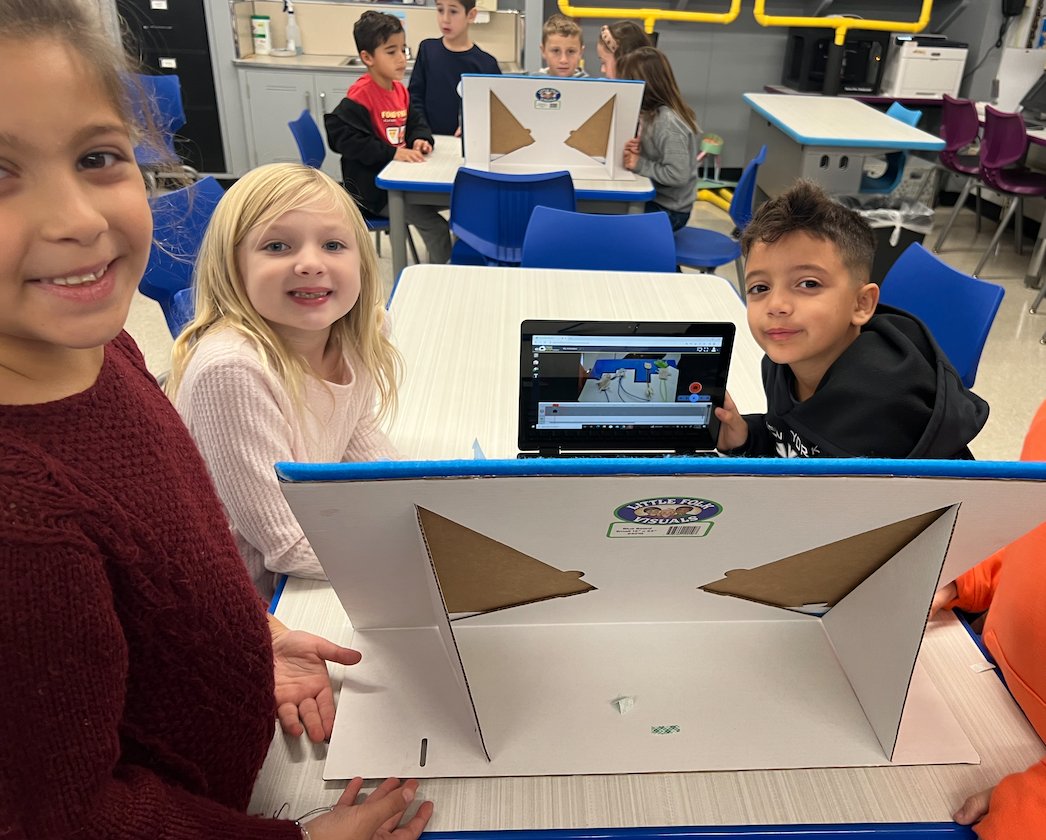 MerrickUFSD's tweet photo. Birch second graders hosted their own version of Macy's Thanksgiving Day Parade on Nov. 18 in @kanner_jamie technology class. After learning about the different features of stop-motion animation, students created their own version of a Thanksgiving Day balloon.
📍 @BirchBeavers https://t.co/OP92TycejU
