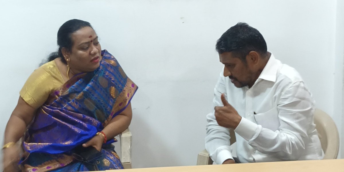 IrumalarNews's tweet photo. இன்று விடுதலை சிறுத்தைகள் அலுவலகத்தில் அண்ணன் வன்னி அரசு அவர்களை மரியாதை நிமித்தமாக @aitctamilnadu @DrSabithaAitc சந்தித்தபோது.
#AbhishekBanerjee #MamataBanerjee #AITCOFFICIAL #IrumalarNews #aitctamilnadu #vck #வன்னிஅரசு #drsabitha https://t.co/nLRQieknd9