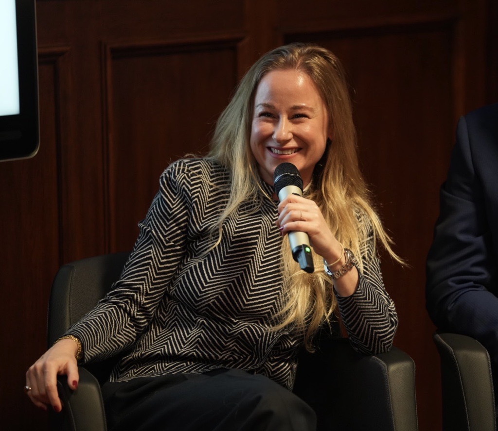 “La scrittura è un prodotto di successo, ossia il risultato di un processo graduale e centellinato di invenzione che diventa innovazione. Si può creare solo uscendo dai canoni e superando i confini della scienza”, Silvia Ferrara, Professoressa di Filologia Micenea <a href="/Unibo/">Università di Bologna</a>