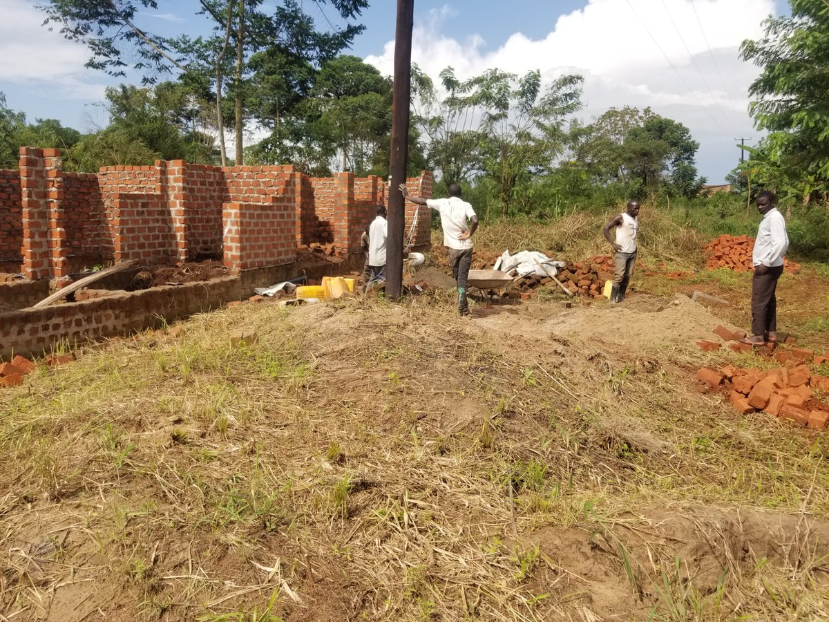 RctEbb's tweet photo. Hello friends in service 😋🤩💪,  
As you prepare to join the pilots next weekend for our signature project "Ensekoplus" in Luweral at Kirumandagi Health centre ii. Please feed your eyes with pictures taken today showing a bee hive of activities taking place at the site. https://t.co/VZ0EQogskx