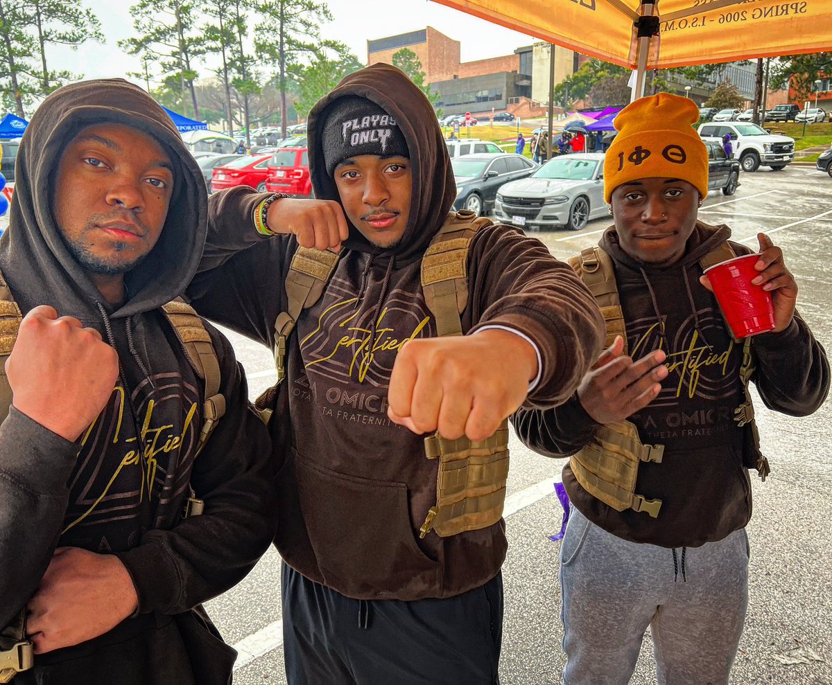 SHSUIOTAS's tweet photo. Thank you to everyone who stopped by our tent for the 🍗 and 🧪. 

The rain didn't stop #HOCO22! See y'all at the next Certified production!

#SHSUIotas #SHSU #CertifiedGold #ZO https://t.co/RYJqm0lLlL