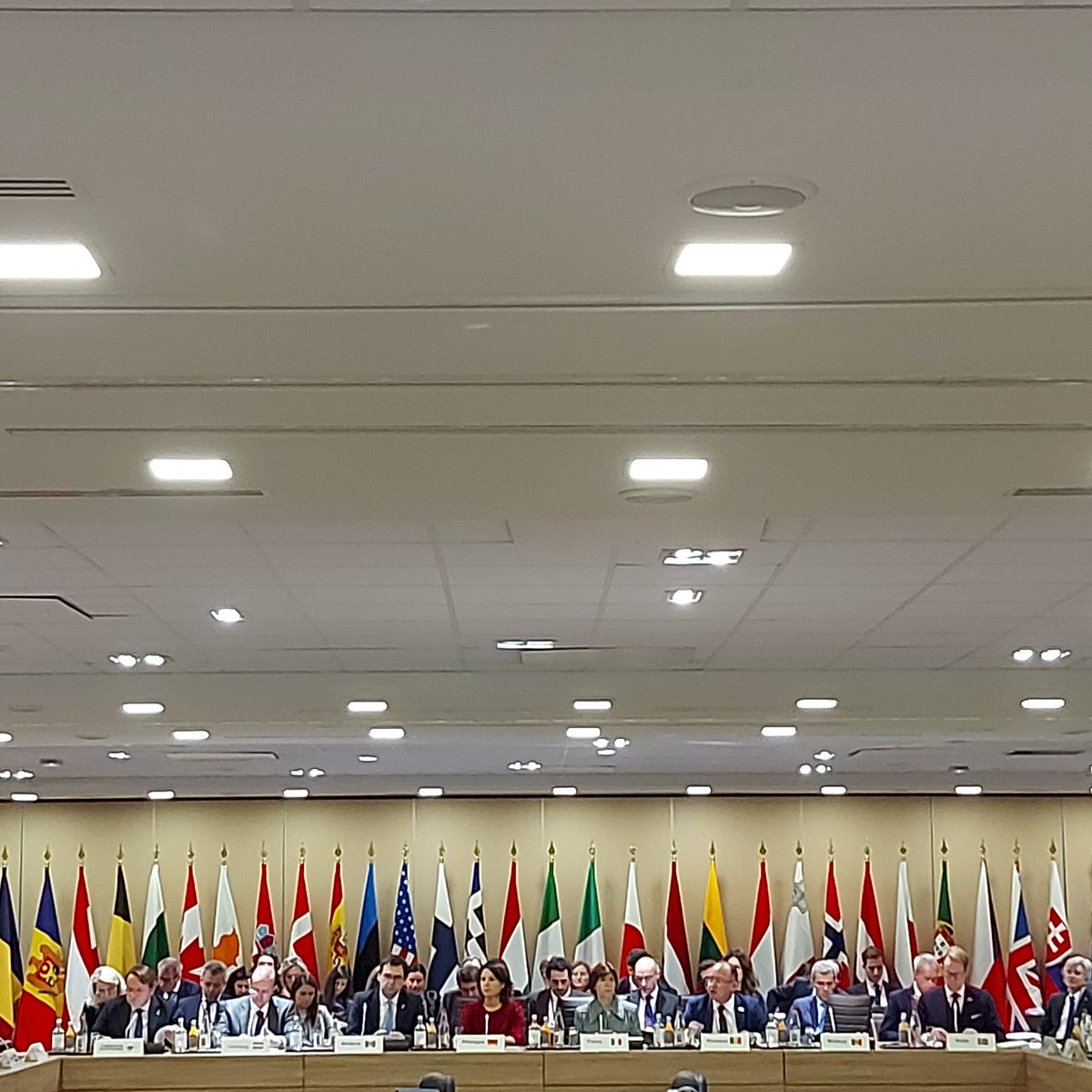 ROEmbSweden's tweet photo. Ministrul de externe al României, ES Bogdan Aurescu, într-o discuție cu omologul suedez, ES Tobias Billström, cu ocazia celei de-a treia Conferințe ministeriale a Platformei de Sprijin pentru Republica Moldova, Paris, 21 noiembrie a.c. https://t.co/QjOLlnHCi8