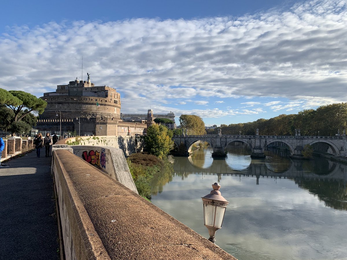 Aletta_rm's tweet photo. Il lato positivo dei disastri della #MetroB, una bella passeggiata da Piramide a Piazza Cavour https://t.co/zgaHMRIJOP