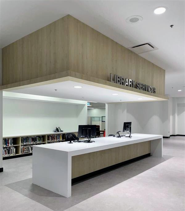 The new library services desk is open. They are beautiful 😍😍😍. So are the people who are there to help you!