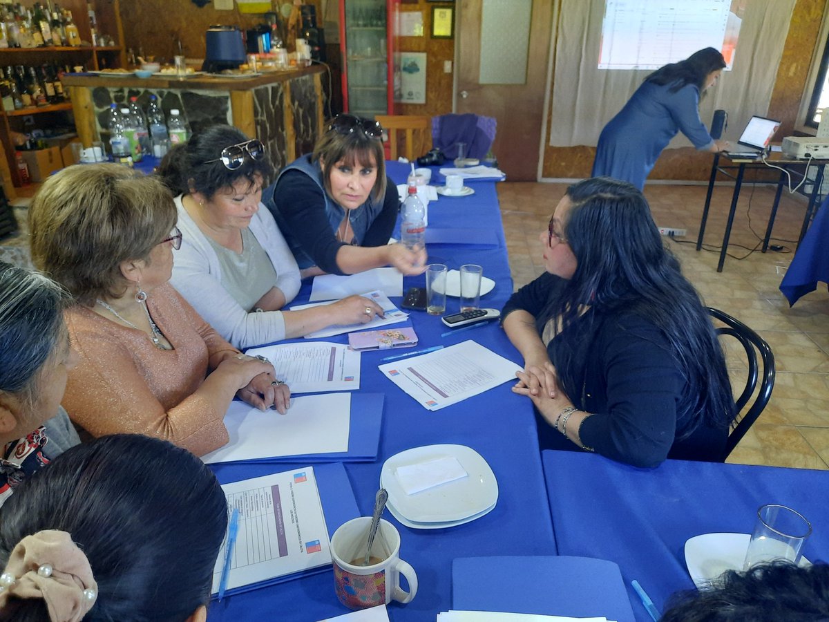 CocinamarChile's tweet photo. Taller de Turismo Gastronómico en Caletas 🌊🐟 junto a pescadoras, recolectoras de orilla de la Región de Los Ríos en #CaletaLosMolinos @subturismo @SubpescaCL. Degustación de platos con identidad y productos locales. https://t.co/KQrFU631cg