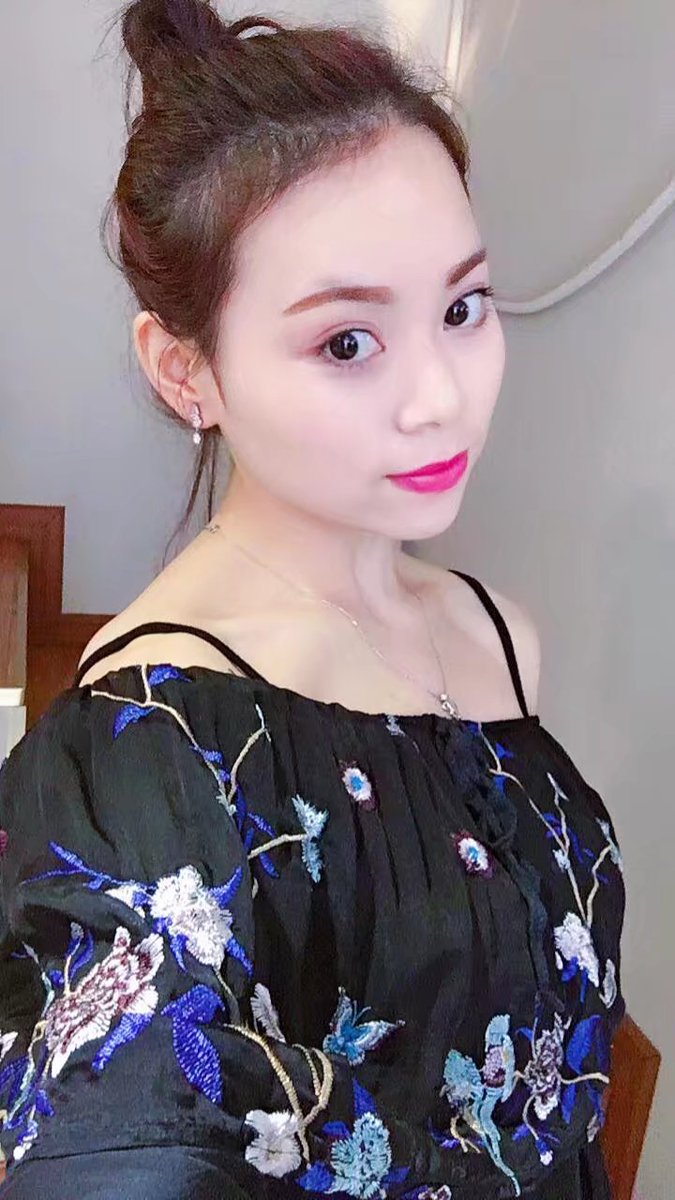 网聊与奔现的区别，我拍照不喜欢加滤镜，唉……这已经算好的了。聊了几年，发了不少红包…就当交朋友了。已婚，爱约，但是有洁癖。去了也没上，这波是亏了 https://t.co/Kz2VYzxko5