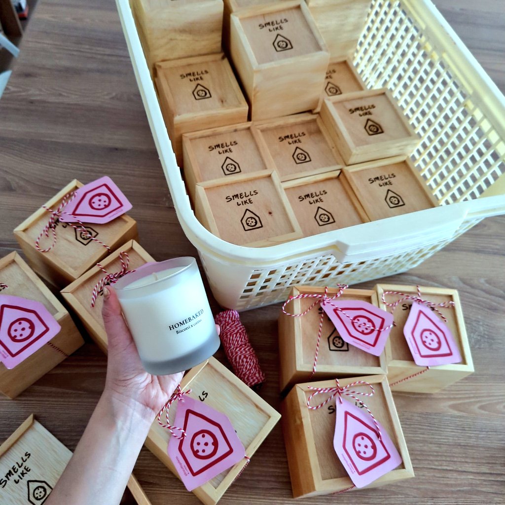 lacookiequeen's tweet photo. Si compraron mi Vela Homebaked el año pasado y les encantó ➡️ ya las tenemos disponibles nuevamente en edición limitada para que sus casas huelan a galleta recién horneada desde ahorita 🍪🕯️https://t.co/EHvYxS2jZp… https://t.co/1MtxLaIWqr