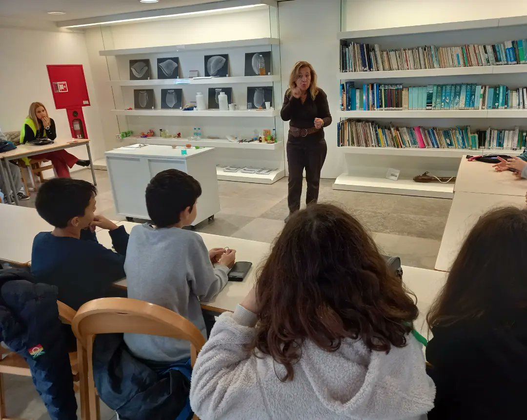 CmiaMatosinhos1's tweet photo. Hoje iniciamos a Semana da Ciência e da Tecnologia com a Oficina "A magia da Ciência" 🤩

E vocês, vêm celebrar connosco? 😉

#cmiamatosinhos #semanact https://t.co/UZRCR8Ilpp