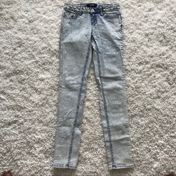 Sousa121090's tweet photo. So good I had to share! Check out all the items I'm loving on @Poshmarkapp #poshmark #fashion #style #shopmycloset #rewash #victoriassecret #fashionbug: https://t.co/wJmT4D2GmO https://t.co/kSiPcUqCT0