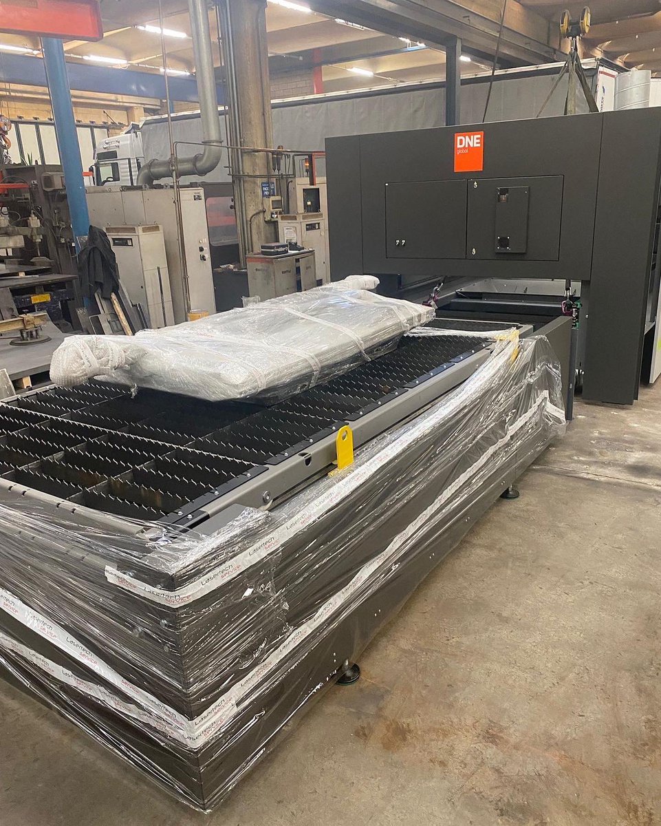 Lasertech_'s tweet photo. Consegna e installazione DNE Global LC3 6kw fiber presso COVEN SRL di Casorezzo (MI)
#dneglobal  #covensrl #lasertechservice #bestdeal #tagliolaser https://t.co/9bAwKqJHzg