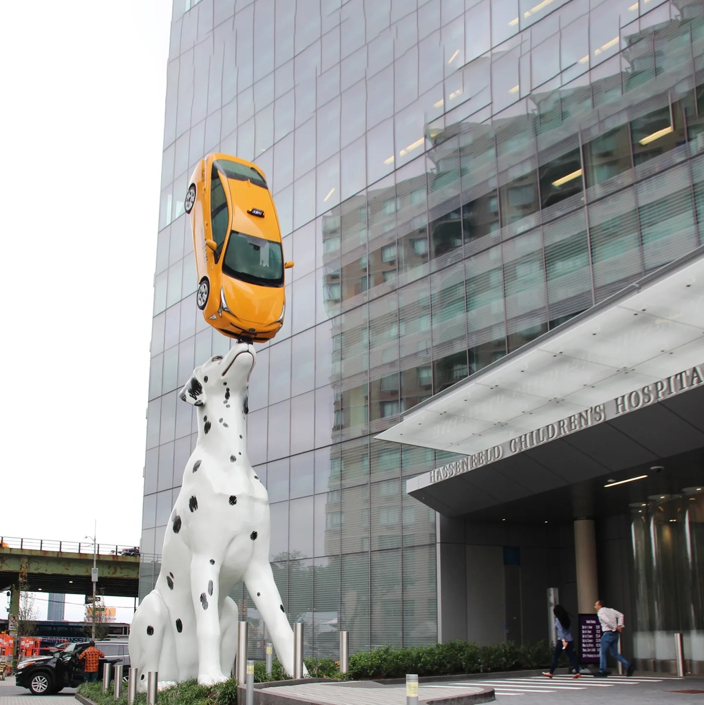 Donald Lipski, "Spot", 2018, New York⁠
⁠
#artsy #picoftheday #funny #artecuriosa #arte #summer #estate #artoftheday #sculptures #travel #art #artist #artwork #contemporaryart #creative #modernart #sculpture #gallery #design #giant #dog #taxi #newyork #artinnyc