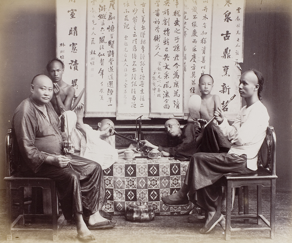 Smoking opium，1880-1890

University of Bristol Library Collection
UB01-04
hpcbristol.net/visual/ub01-04

#universityofbristol #chinesehistory #smoking #historyinpictures #qing #opiumden #chinesewriting #pipesmoking #pipesmoker #historyphotographed #舊照 #鴉片 #清