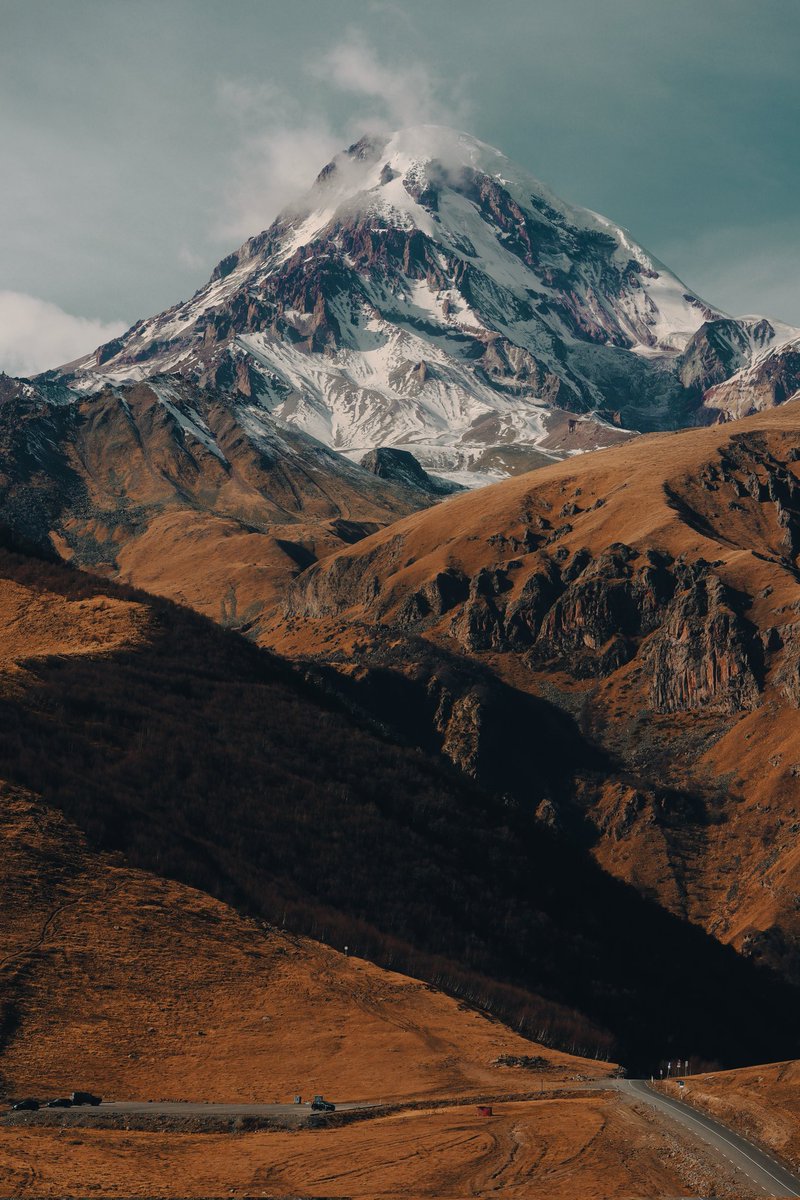 Dillonbeatbox's tweet photo. Mountains of Georgia 🇬🇪

Shot on Canon m50 mark ii using the Kit lens 

#photograghy #canonphotography #landscapephotography #PictureOfTheDay #beautiful #mountain #photooftheday https://t.co/URJxieE5xs