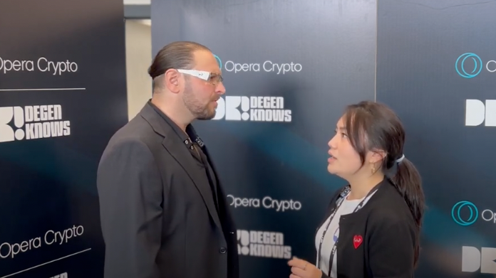 NFT_NYC's tweet photo. Learn more about @DegenKnows with @c_hawaiini from @Opera in this #NFTLondon2022 interview with @IanUtile.

https://t.co/oeK2QPBsVS https://t.co/fbSM9dJb50