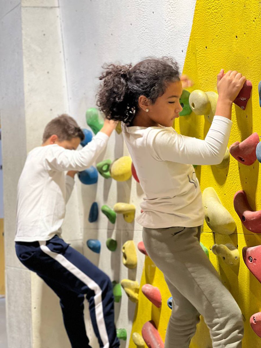 ColSantLluis's tweet photo. Avui l’alumnat de #4tPRI ha fet la sortida d’escalada a Climbat La Foixarda🧗! Han sigut dues hores molt intenses d’activitat, on hem descobert que l’escalada ens agrada molt. ✨

#ColSantLluís #curs20222023
@climbatcenters https://t.co/h6DqIAHqEH