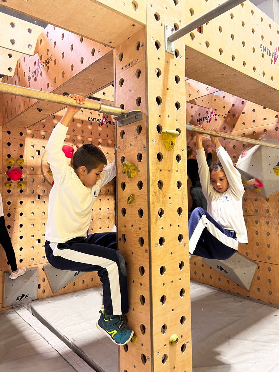 ColSantLluis's tweet photo. Avui l’alumnat de #4tPRI ha fet la sortida d’escalada a Climbat La Foixarda🧗! Han sigut dues hores molt intenses d’activitat, on hem descobert que l’escalada ens agrada molt. ✨

#ColSantLluís #curs20222023
@climbatcenters https://t.co/h6DqIAHqEH