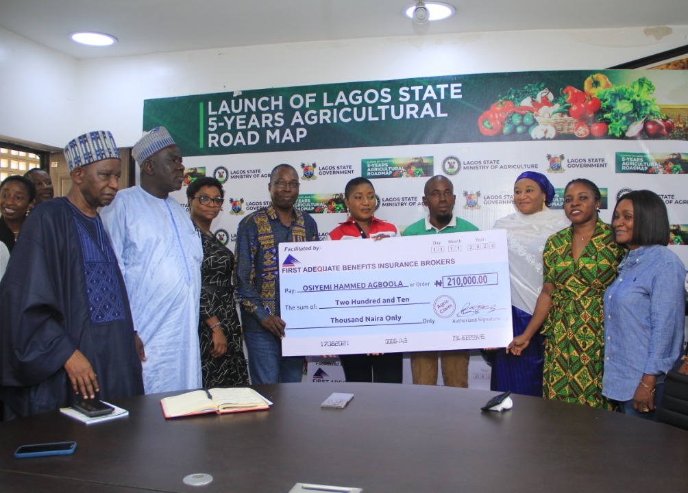 lagospress's tweet image. LASG URGES WORLD BANK TO EXTEND APPEALS PROJECT

…8,000 Farmers Benefited From Project In Five Years, Says Commissioner

…Presents Compensation Cheques To Beneficiaries Over Farm Produce Loss

#AppealsProject