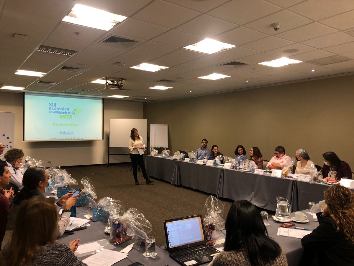 AleArratiaM's tweet photo. Después de 3 años, nos volvemos a encontrar presencialmente como @reduca_al, en Lima, Perú. Felices de ser parte de esta red que busca articular la incidencia para resguardar el derecho a aprender de todos los niños, niñas y jóvenes de la región. #2020Presente https://t.co/YHWAteBDRd