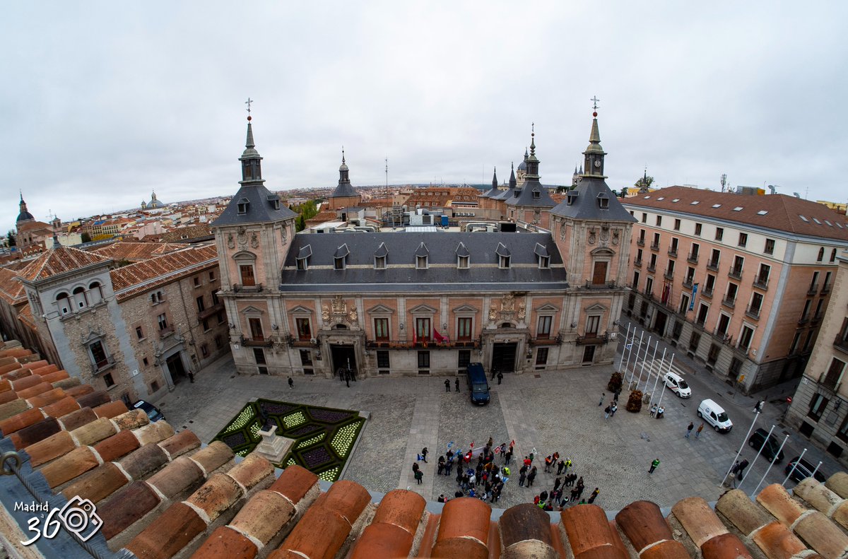 Hoy hemos visitado la Torre de los Lujanes.
Sin duda, un lujo de vistas.