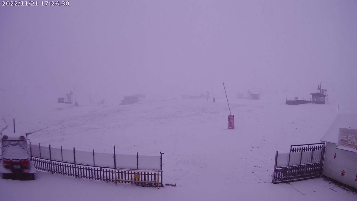 Nevando bien en la cota baja a ver si mañana seguimos sumando espesor. ❄️❄️❄️❄️