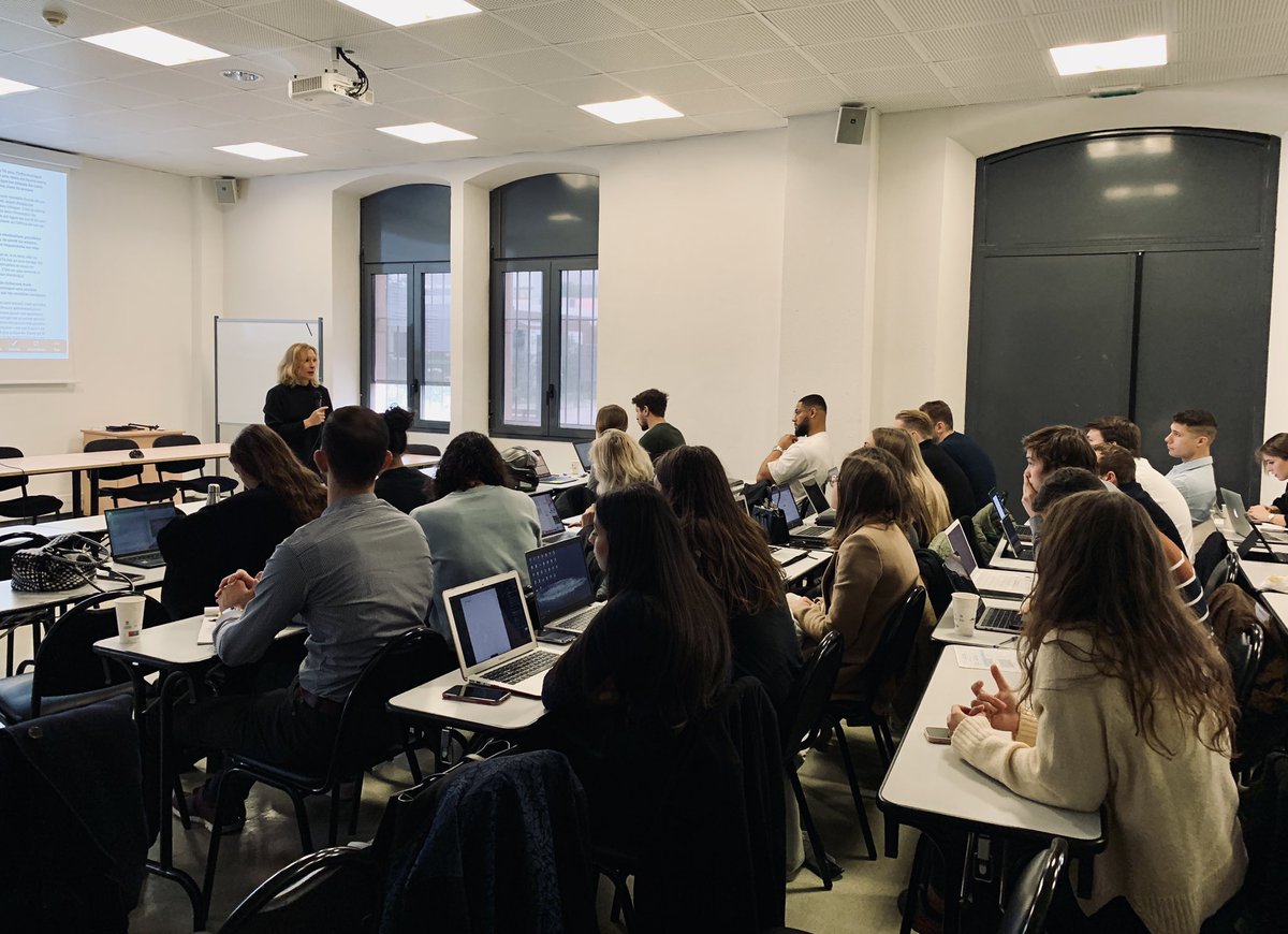 [🤖Chaire #droit économique et #IA] 

JOUR 1

👏 aux étudiants <a href="/Univ_CotedAzur/">Université Côte d'Azur</a> et <a href="/SorbonneParis1/">Université Paris 1 Panthéon-Sorbonne</a> pour leur participation motivée aux débats et leurs réflexions sur les enjeux dont nous parlerons cette semaine sur 
#numerique et #durabilité 

Avec 
@TellerMarina