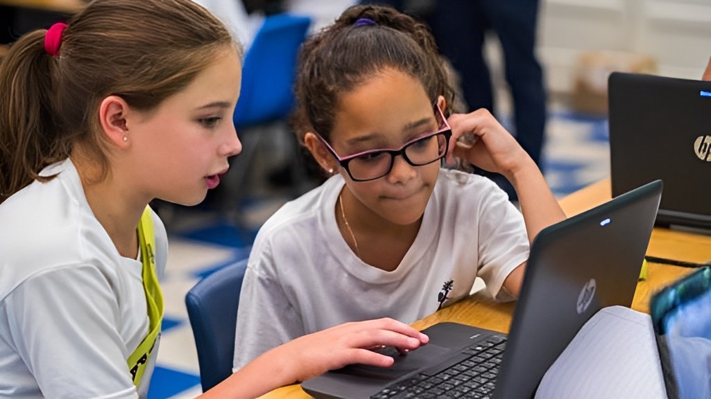 NSTA's tweet image. Check out #NSTA’s recent blog post that discusses the possibilities of incorporating #science with other domains, using original research &amp;amp; development that integrates language and computational thinking into science with multilingual learners.
Read More: tiny.cc/a231vz