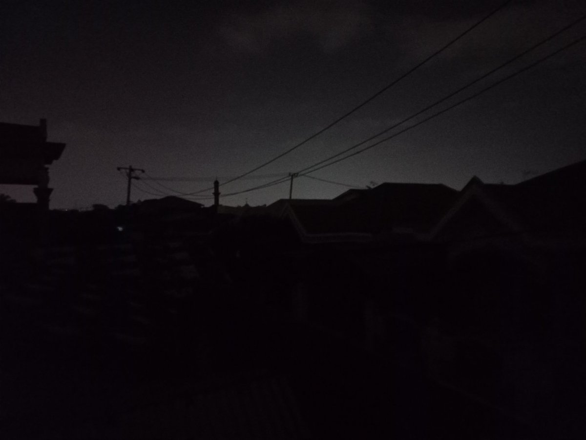 TriHard05240267's tweet photo. Cianjur yang gempa..kota medan yang mati lampu...penyakit. https://t.co/27otf1fEIn