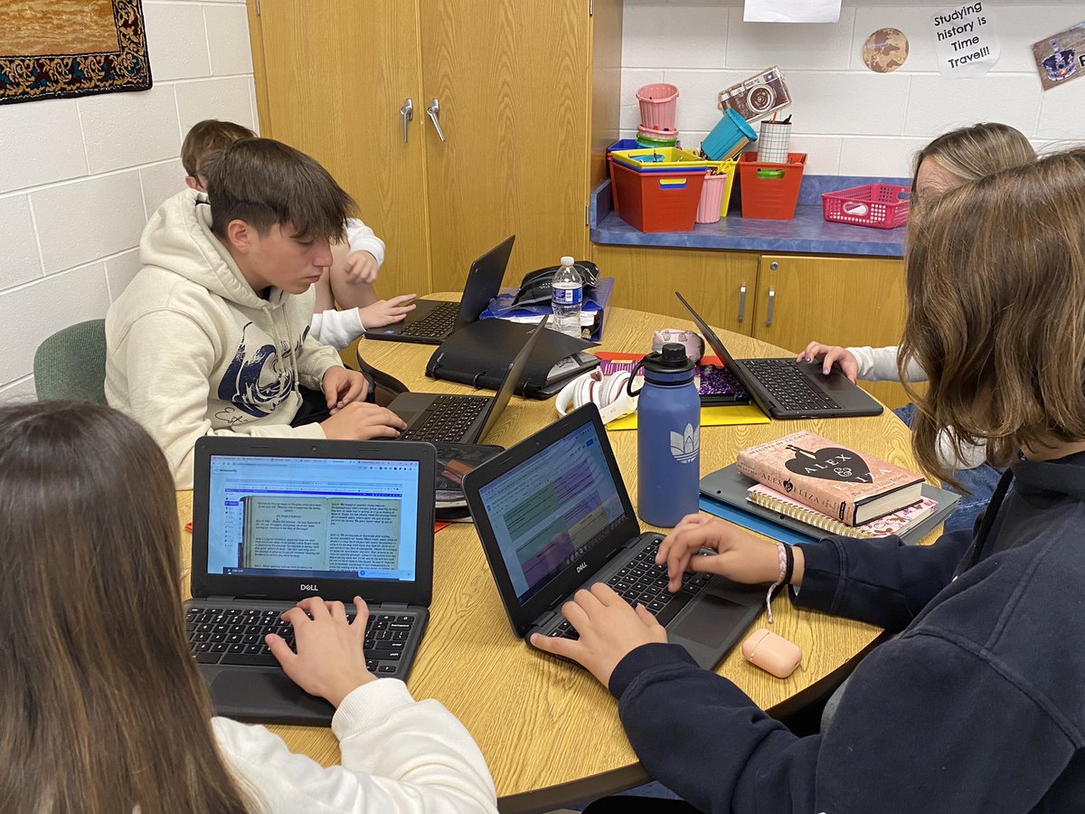 StacyKale2's tweet photo. @CTBarkalow CSI: Barkalow Edition! Junior detectives trying to solve the case of the Lost Colony of Roanoke. It may no longer be a cold case! #Croatoan.🕵️‍♂️🕵️ https://t.co/op7kYofuYT