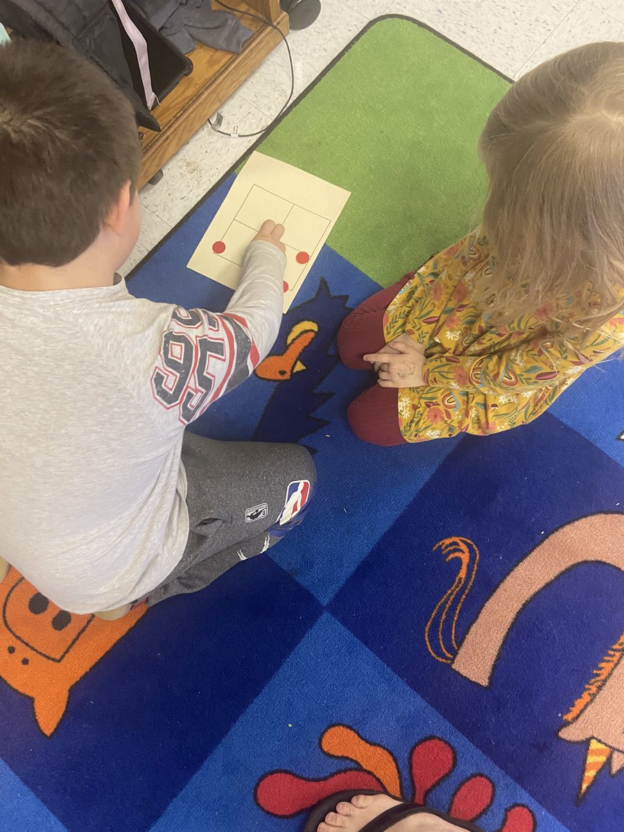 kristie_fig13's tweet photo. Our 1/2 combo has been learning about life in the Colonies. We were so excited to get to teach other classes what we have learned! @Gwoodelem #multiage #firstgrade #secondgrade https://t.co/1Lc0xc9pup