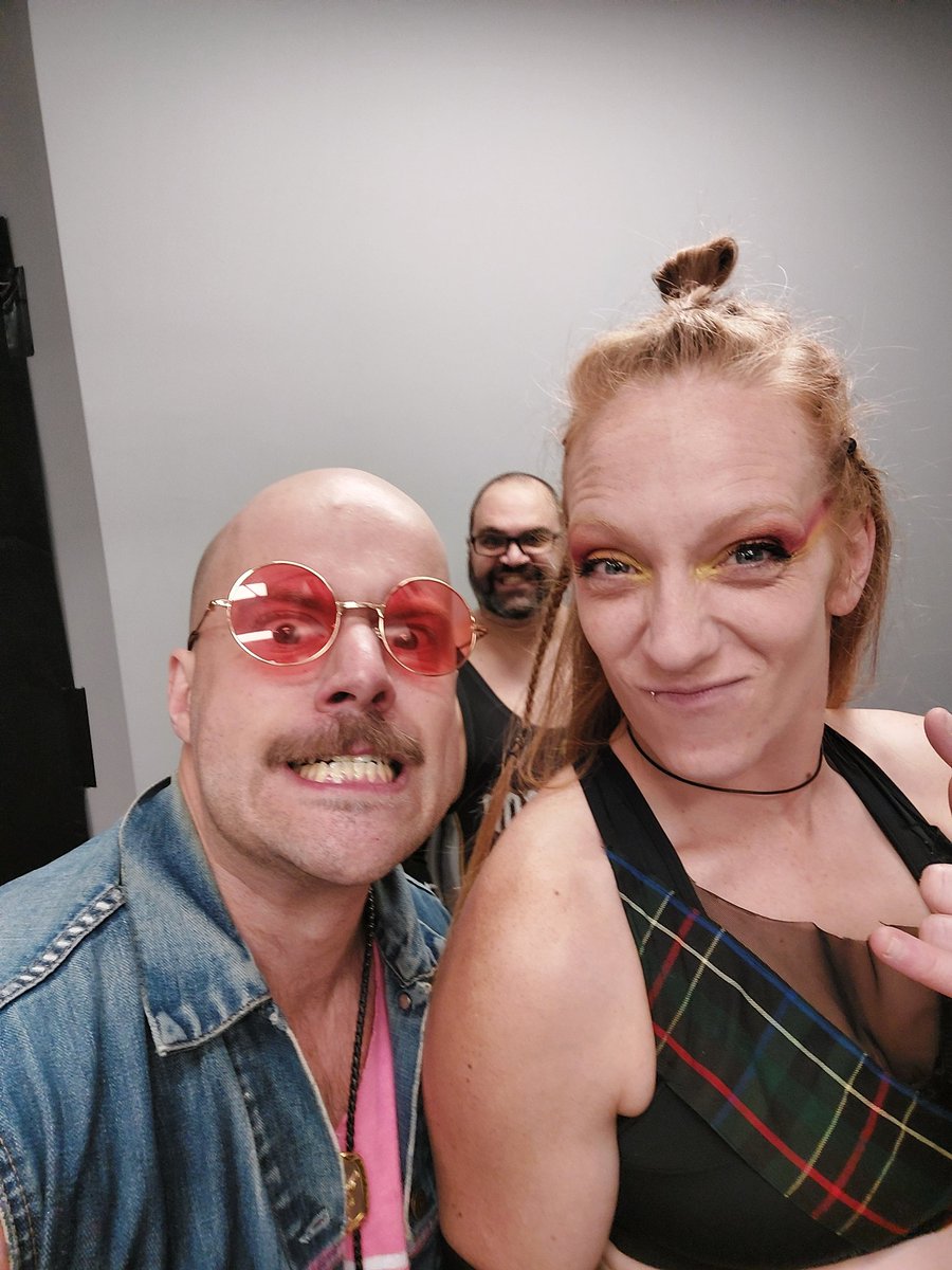 DiablePro's tweet image. Avec the Great McKenrose (pis l'autre là) #prowrestling #friends #ppi4life