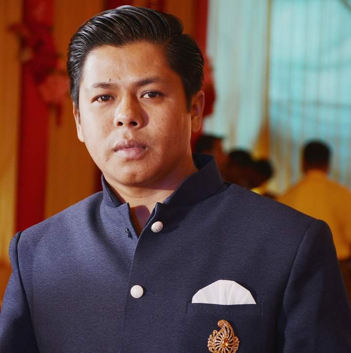 SamarHazarika5's tweet photo. অসম #ক্ৰিকেট  সন্থাৰ নৱ-নিৰ্বাচিত সভাপতি #নাহৰকটীয়া বিধান সভা সমষ্টিৰ জনপ্ৰিয় বিধায়ক যুৱ নেতা শ্ৰীযুত #তৰংগ_গগৈ ডাঙৰীয়া লৈ আন্তৰিক অভিনন্দন তথা শুভেচ্ছা জ্ঞাপন কৰিলোঁ🙏
@tarangagogoi https://t.co/fc4vkRyJSU
