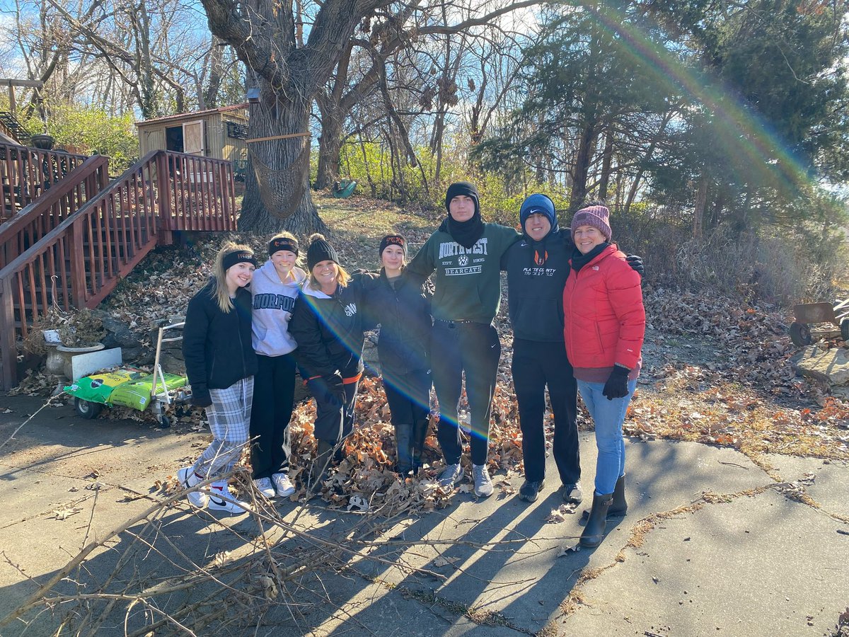 Another PC Fall Clean Up weekend in the books. Shout out to <a href="/MicDupKCsports/">MAC on the MIC 🎤 🎧🎚🎶🏀🏈⚾️🏐🥎⚽️</a> and the Donelli family for supplying equipment and pizza for our kiddos! It was a cold morning, but we couldn’t be happier to help our community! #serveoverself #pcr3proud <a href="/PCHSHalls/">PCHS Halls</a> <a href="/PlatteCountyR3/">PlatteCountyPirates</a>