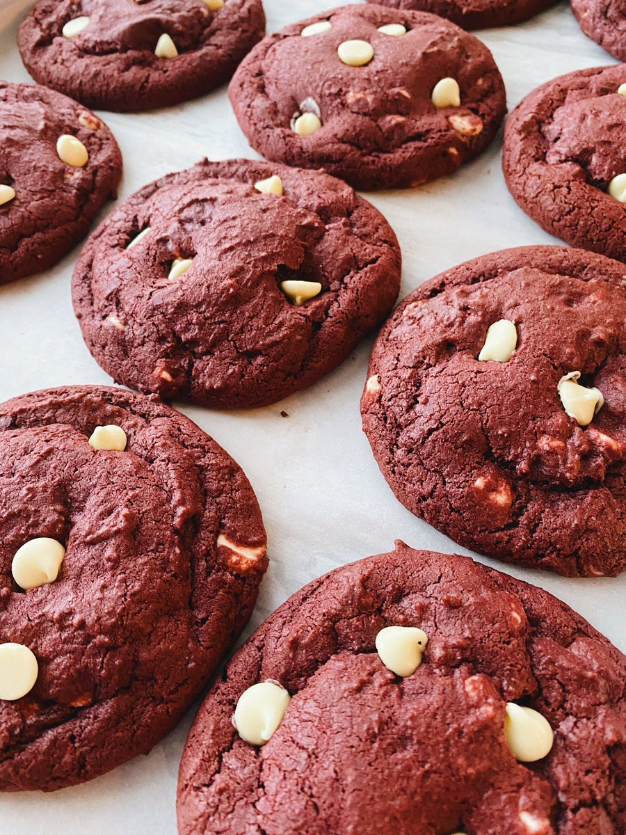 lolasbreadco's tweet photo. RED VELVET COOKIES ❤️ Bet you’ve never had these before! 

A rich, red &amp; chocolatey cookie base,loaded with creamy white chocolate chips 😍 just in time for the holiday season! 

Shop here 👉https://t.co/0s6tGDWjb4

#lolasbreadco #kitchener #waterloo #kweats #waterlooregion #dtkw https://t.co/3U046J1ZZS