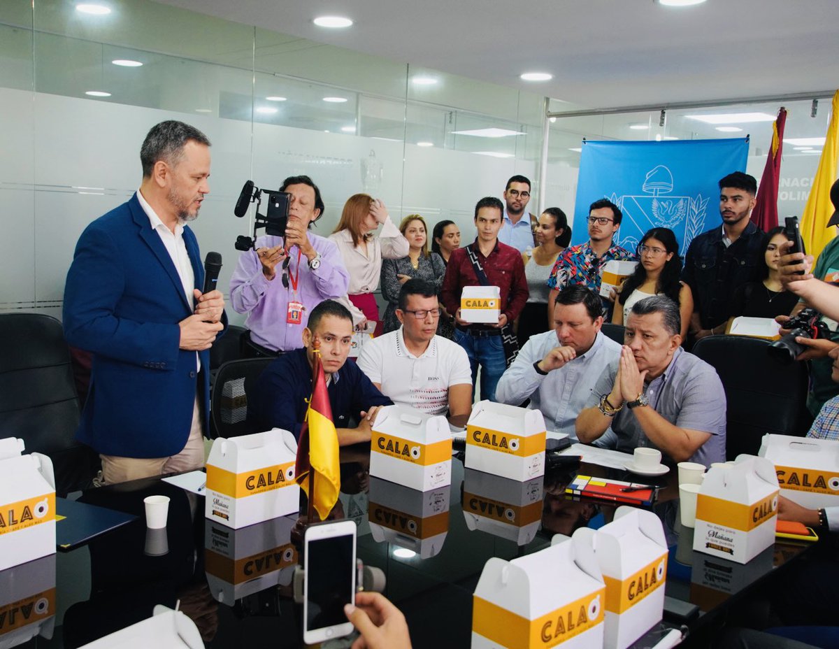 omarmeji's tweet photo. Celebramos la firma del Acto Administrativo que asegura los recursos para la gratuidad de la educación superior en el Tolima 2022b - 2027. ¡Una gran noticia para nuestros jóvenes! https://t.co/Pp9UeHwhH4