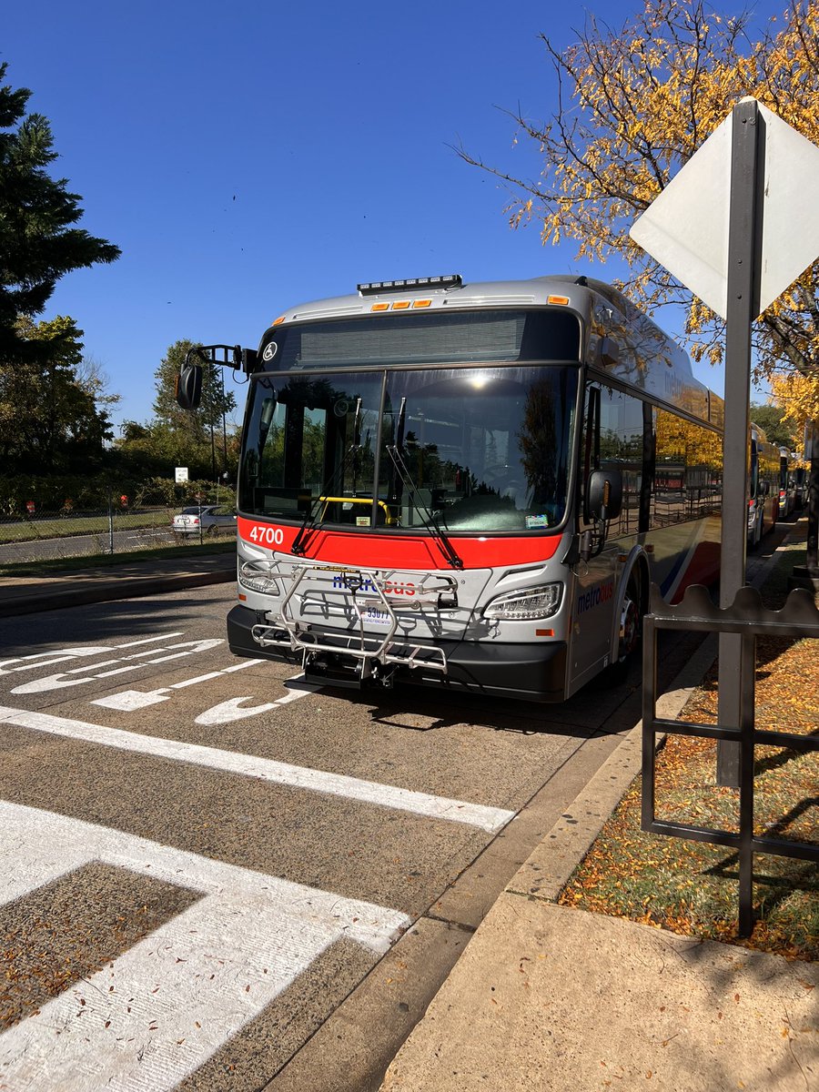 We will operate on a Sunday schedule for Metrobus 🚌and Metrorail 🚇on Thanksgiving Day 🦃. Read more in our latest news release: wmata.com/about/news/Met… #wmata